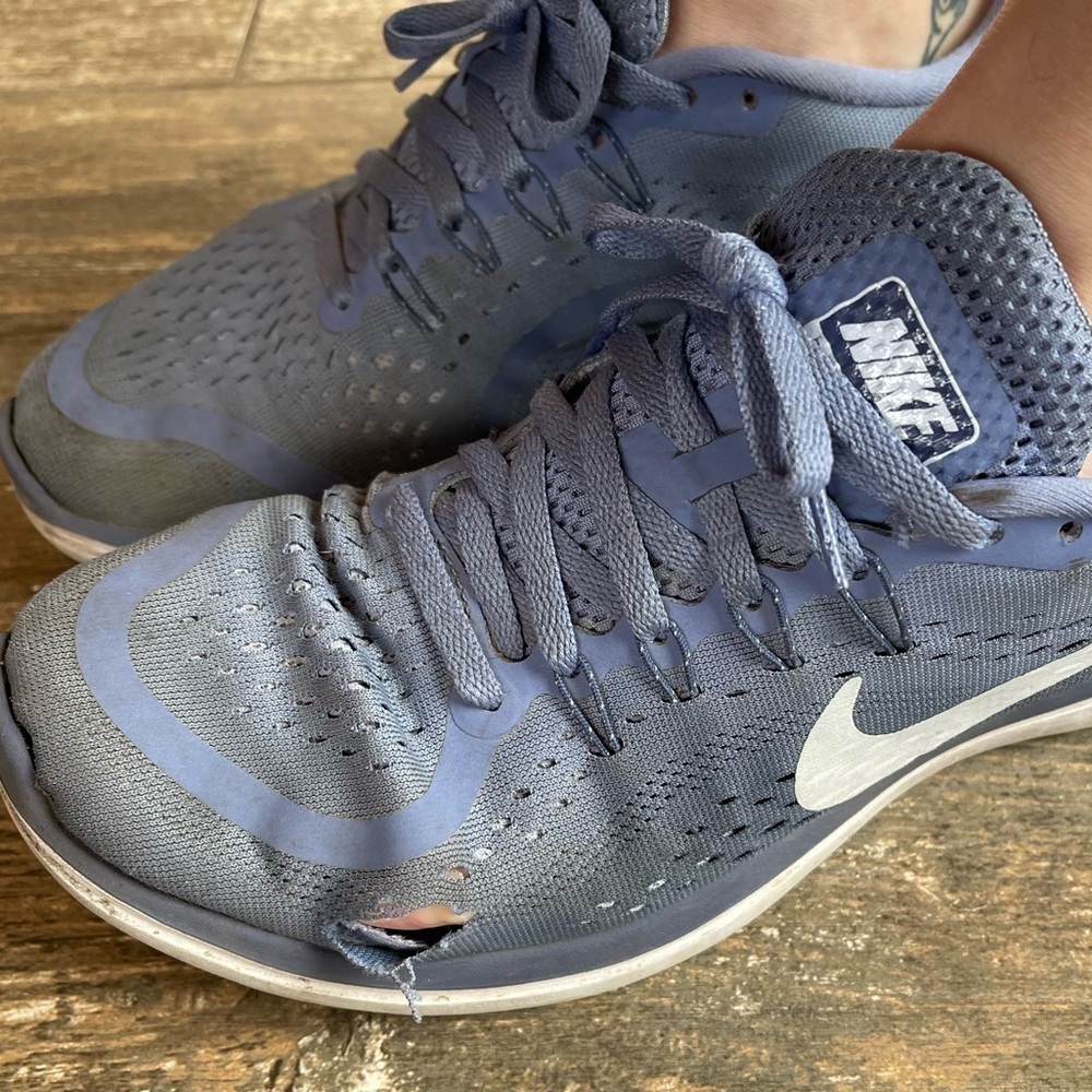 Preloved Nike Flex 2017 Run sneakers women’s size 9.5 - Picture 3 of 16